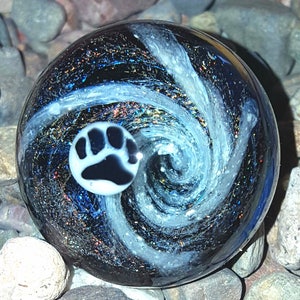 cremation pawprint vortex ash marble keepsake memorial for pet ashes remembrance orb sphere handmade one of a kind for you by Crisanti glass zdjęcie 2