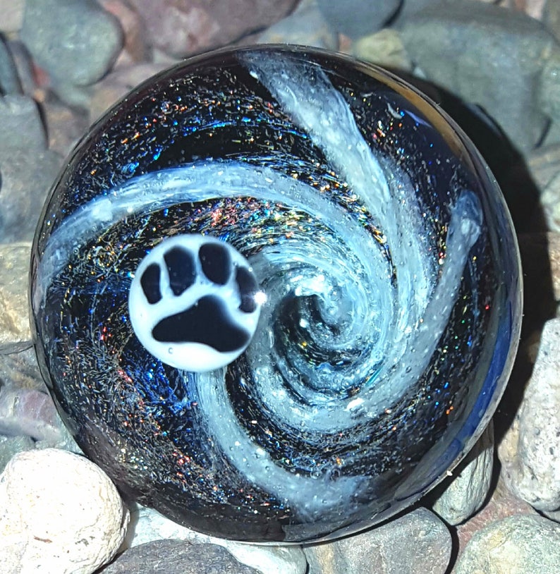 cremation pawprint vortex ash marble keepsake memorial for pet ashes remembrance orb sphere handmade one of a kind for you by Crisanti glass zdjęcie 2