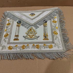 White Masonic Apron - Hand Embroidered Apron - Grand Lodge Apron - Masonic Accessories - Freemasonry Apron - Masonic Regalia - Sheep Apron