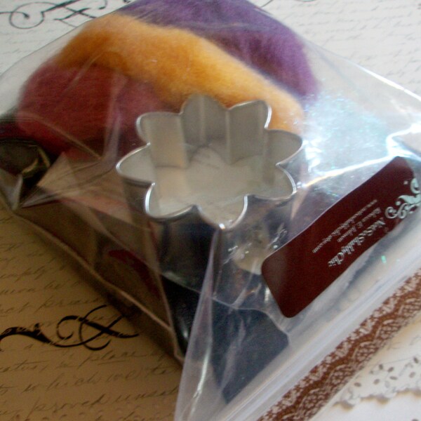 Needle Felting Kit - Daisy Flower - Cookie Cutter Set - Complete Kit - Magnet, Paper Clip, Brooch Set - Full Set