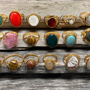 Chunky gold ring with stone deals
