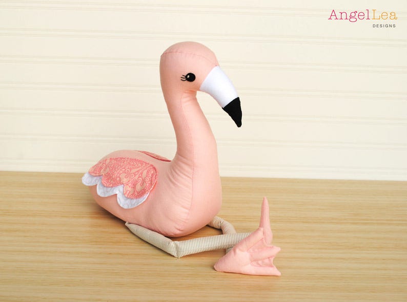 patron-de-couture-flamant-rose-doux-motif-peluche-flamant-rose-rosie