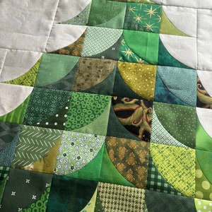 Christmas Tree quilt top, wall hanging, unfinished, 35 x 42 inch, wall hanging, ready to quilt, QCR, holiday decor, cotton scrappy, green