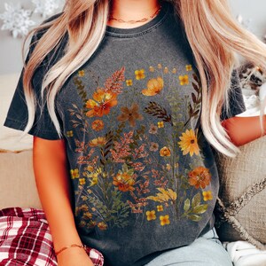 Vintage Cottagecore Shirt, Goblincore Shirt, Boho wildflowers Shirt, Nature Shirt, Botanical Shirt. Garden Lover Autumn Aesthetic Green