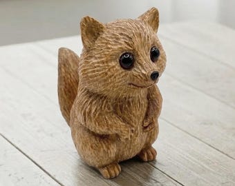 Figura de mapache de madera tallada a mano, bonita estatua de panda rojo de basura, escultura de madera hecha a mano, adorno para amantes de los memes de animales, regalo