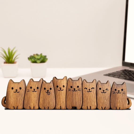 Hand Carving Wooden Cat Figurine Desk Decor Cute Wood Kitten Sculpture Handmade Gift for Her Mom Lovers Minimalist Bookshelf Office Ornament