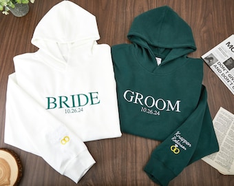 Op maat gemaakte geborduurde jubileumhoodie - koppelcadeau, verloving, jubileumcadeau, hoodie met initialen op de mouw