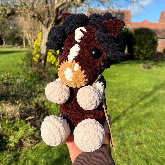 Crocheted horses (personalised options also available). Ideal gift for equestrians, lorry mascots, personalised horses, soft toy, amigurumi