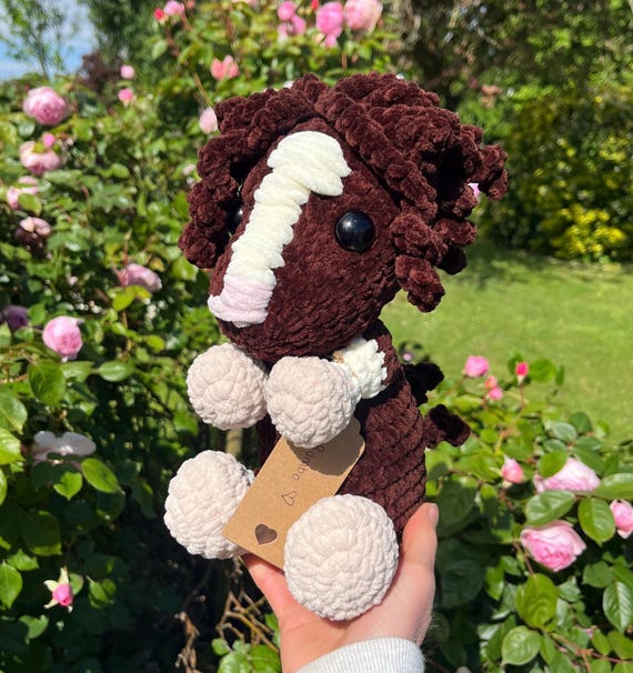 Personalised crochet horses (ready made also available). Ideal gift for equestrians, lorry mascots, personalised horses, soft toy, amigurumi