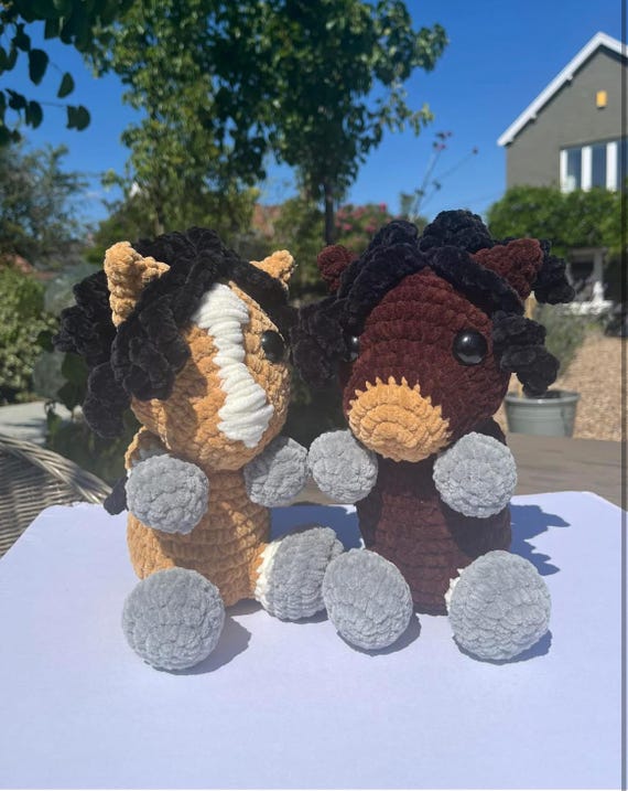 Crocheted horses (personalised options also available). Ideal gift for equestrians, lorry mascots, personalised horses, soft toy, amigurumi