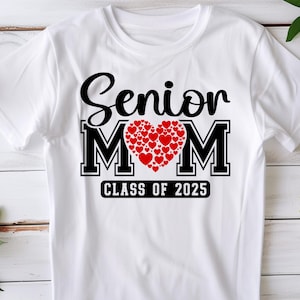 Senior Mom 2025 Graduation Shirt: Heart Design