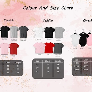 Puede incluir: Una tabla de colores y tallas para ropa juvenil, de ni&ntilde;o peque&ntilde;o y bodies. La tabla muestra varios colores de camisetas y bodies, incluyendo blanco, negro, gris, rosa y rojo, junto a tres tablas con medidas de pecho y largo en pulgadas.