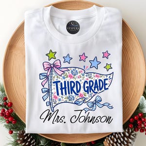 Comfort Colors® gepersonaliseerd T-shirt voor leerkrachten van groep 3, T-shirt met eigen naam en wimpel voor leerkrachten