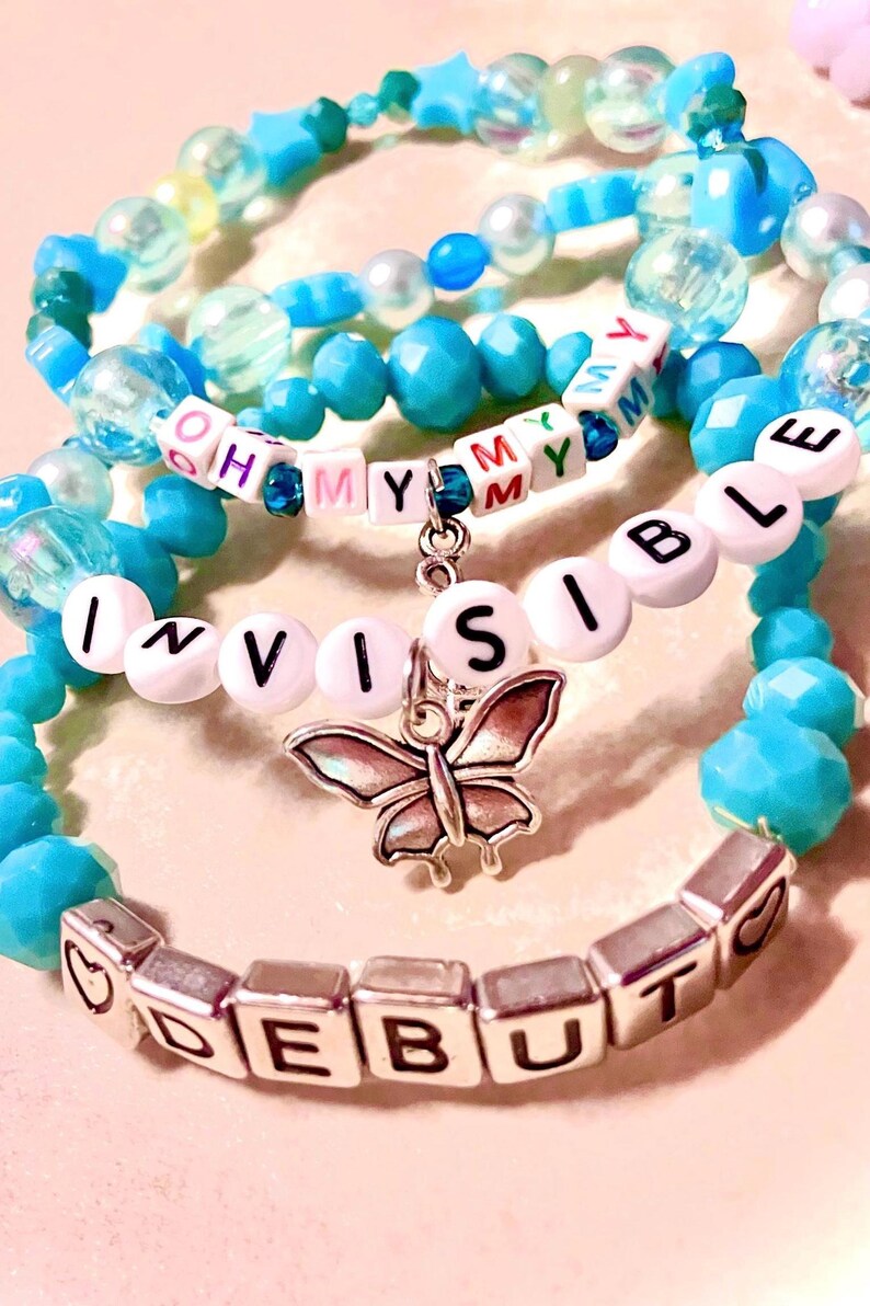 Capture the carefree spirit of Taylor Swift;s debut album with this bracelet, inspired b;Oh My My My." Featuring a music note charm, this bracelet is perfect for the song’s joyful, spontaneous energy for any Swiftie who loves its youthful vibe.