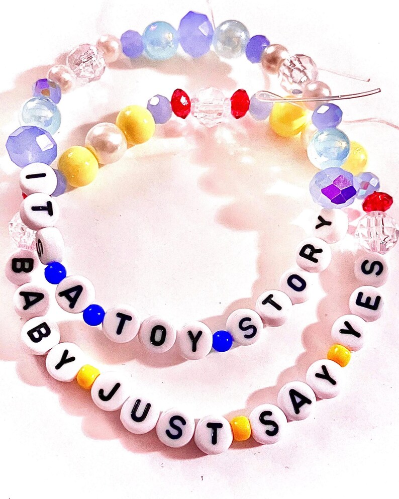 Taylor Swift-inspirerat armband med soundtrack | Smycken inspirerade av Toy Story-eran | Söta nostalgiska TS5-pärlarmband it's a toy story bab