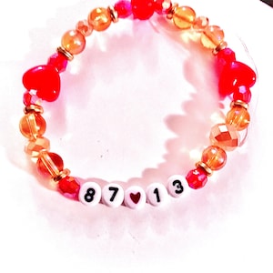 Handmade “87❤️13” friendship bracelet inspired by Taylor Swift and Travis Kelce featuring red and gold beads with heart details on elastic stretch cord. Romantic football-inspired bracelet celebrating Travis Kelce’s jersey number 87 and Taylor Swift’s lucky number 13. Perfect for Swifties, football fans, concert outfits, friendship bracelet trading, bracelet stacks, and pop culture inspired accessories.
