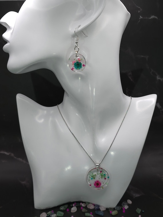 Dried Flower Resin Pendant Jewelry Set: Stainless Steel Necklace and Earring Set