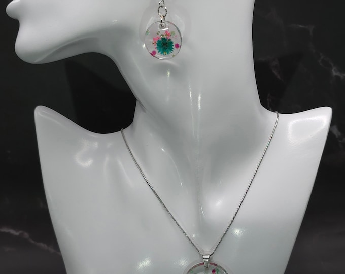 Dried Flower Resin Pendant Jewelry Set: Stainless Steel Necklace and Earring Set
