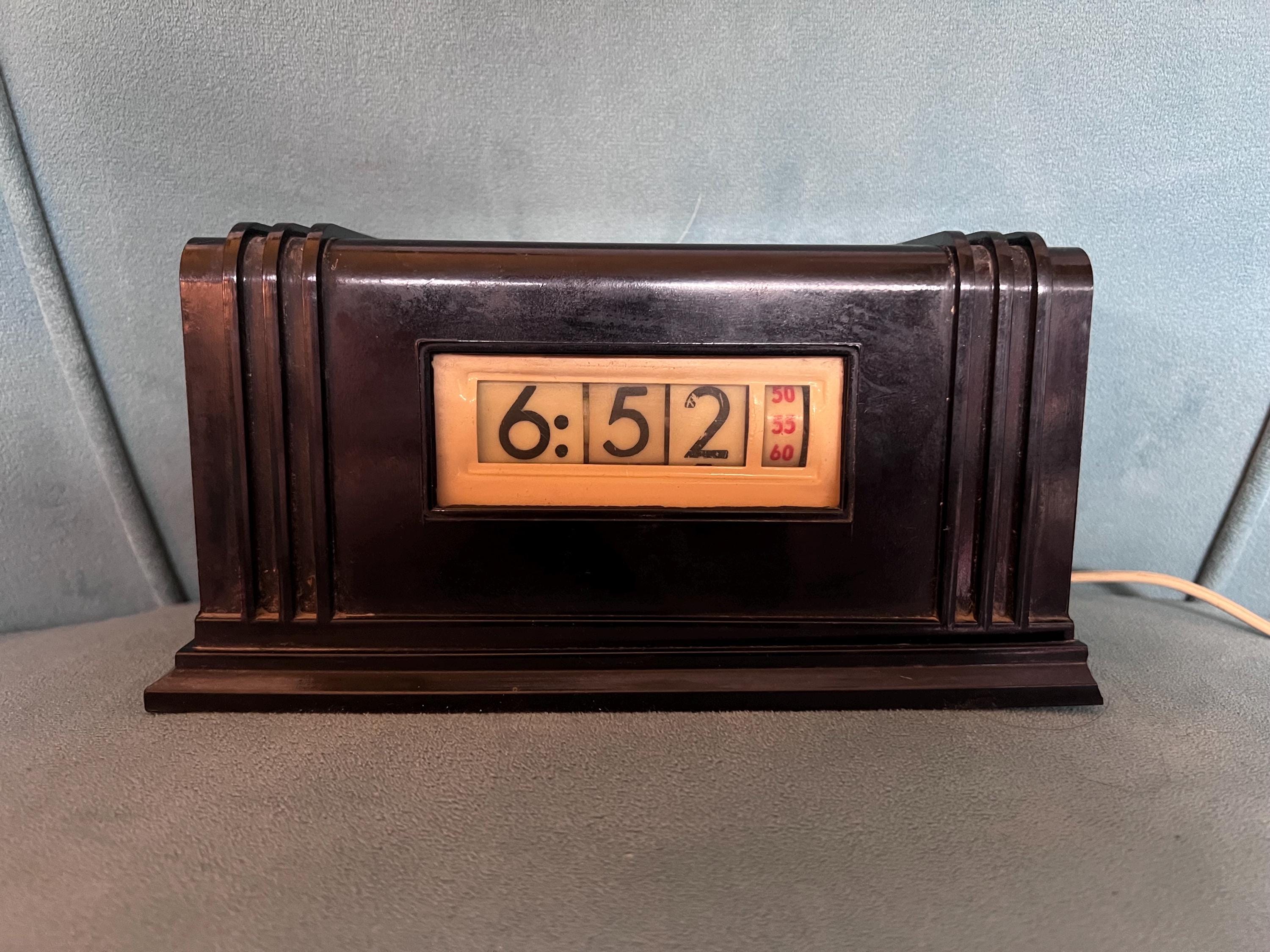 Vintage Bakelite Pennwood Numecron clock