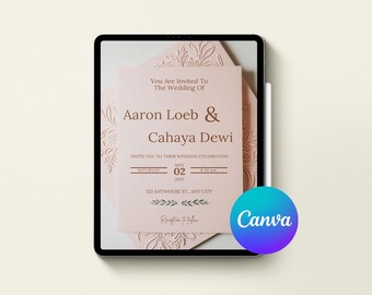 Op de afbeelding: Een digitale tablet toont een ontwerp voor een huwelijksuitnodiging. De uitnodiging bevat de namen "Aaron Loeb & Cahaya Dewi" en evenementdetails in een zachtroze en bruin kleurenschema. Het Canva-logo is rechtsonder zichtbaar.