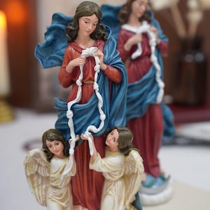 Staty av Vår Fru av Knutupplösaren 25 cm | Handmålad Mariafigur | Altare- och Kapelldekor