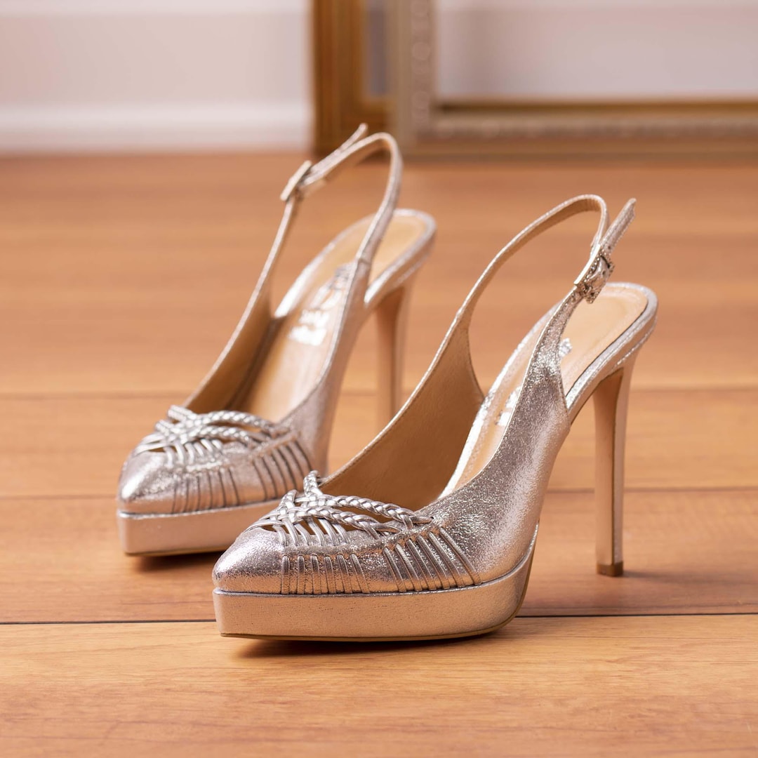 Tacones de plataforma plateados: zapatos abiertos con punta adornada  México