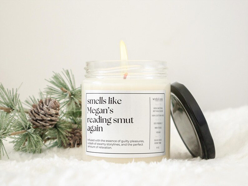 Smut Reader Gift, Smut Reading Candle, Funny Gift for Smut Lovers, STFUATTDLAGG Candle, Spicy Book Club Gift, Romantacy, Bookstagram afbeelding 4