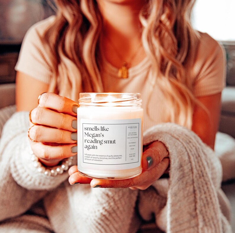 Smut Reader Gift, Smut Reading Candle, Funny Gift for Smut Lovers, STFUATTDLAGG Candle, Spicy Book Club Gift, Romantacy, Bookstagram afbeelding 10