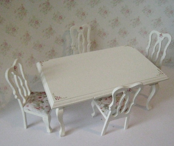 dollhouse table and chairs
