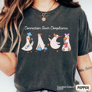 Dumme Gans Verbindung über Einhaltung Komfort Colors® T-Shirt für BCBA, ABA, Rbt, Verhaltensspezialist, Verhaltens-Abschlussgeschenke