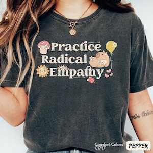 Camiseta Capivara Comfort Colors® para ativistas liberais, justiça social, gentileza e direitos humanos feministas.