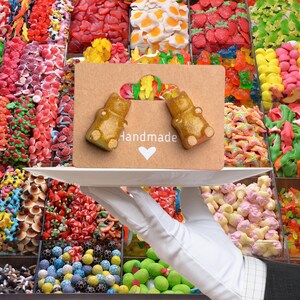 Golden Ticket Gummibärchen Ohrringe - Handgefertigte Ohrstecker aus Kunstharz | Niedlicher, bunter, hypoallergener Schmuck für Süßigkeitenliebhaber