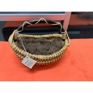 Cesta grande vintage de mimbre tejido con asa de madera auténtica