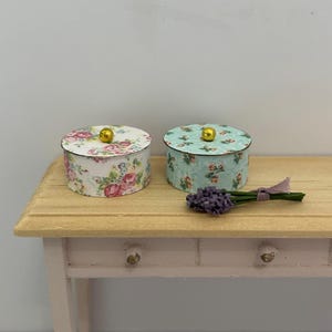 Dockhus 1/12 skala två kakformar Shabby Vintage Styles