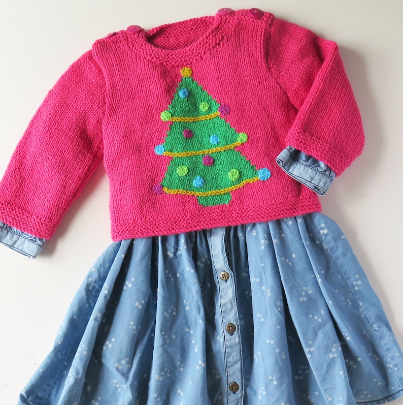 little girls christmas tree motif knittingpattern