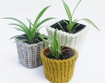 Plant pot cover knitting & crochet pattern, flower pot cover, easy beginner knitting project, easy crochet gift, indoor plant pot sleeve