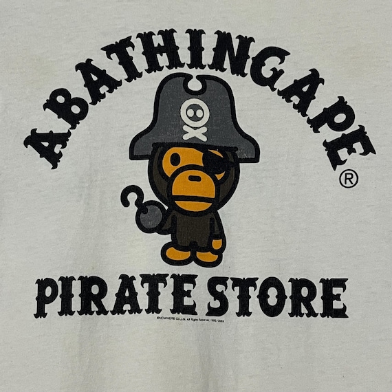 A BATHING APE BAP KAWS PIRATE STORE tシャツ A Bathing Ape Pirate Store Men's T-Shirt 2024 SS Model APE