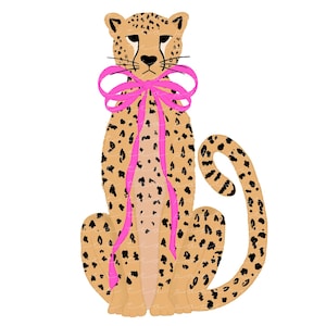Könnte beinhalten: Illustration eines Geparden mit einer rosa Schleife. Der Gepard ist hellbraun mit schwarzen Flecken und sitzt aufrecht. Die Schleife ist um den Hals des Geparden gebunden und fällt über die Brust.