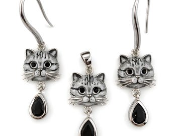 Conjunto de collar y pendientes de gato en plata de ley con detalles de esmalte y cuarzo ahumado natural.