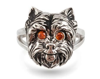 Anillo Yorkshire Terrier – Plata oxidada con ojos de zafiro naranja