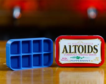 Organizador de 8 compartimentos tipo lata de Altoids / Vitaminas, medicamentos, artículos de supervivencia, señuelos de pesca, iniciadores de fuego, piezas pequeñas. Hecho en Alaska, EE. UU.
