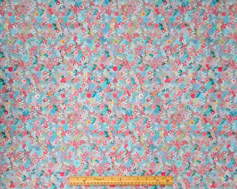 Små blårosa gulgröna blommor blommigt quiltningstyg i bomull - Material - Yardage - Tyg per meter bild 2