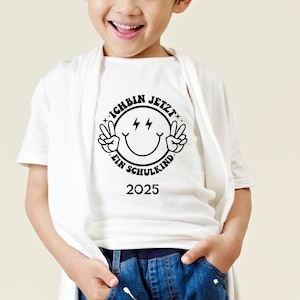 Plotterdatei auf Deutsch Einschulung svg  endlich Schulkind erste Klasse Tschüss Kindergarten Hallo Schule 2025 svg