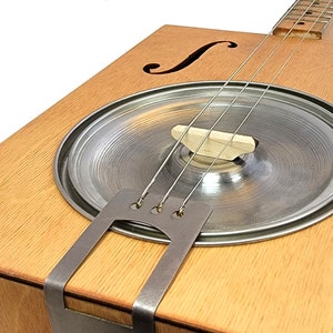 Das Hubcap Howler 3-Saiten Resonator Gitarren-Kit Bild 5