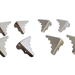 Set van 8 glanzende vernikkelde dooshoeken met schroeven (SKU: 31-023-01)