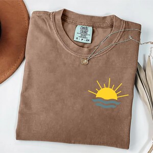 Comfort kleuren strandshirt, zomershirt grafisch, minimalistisch zon-T-shirt, shirt vakantievibes, zomer-T-shirt dames, reisshirt meisjes
