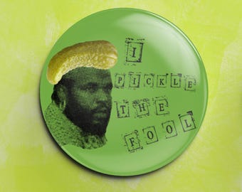 Insigne absurde coupé-collé M. T « I pickle the fou » -