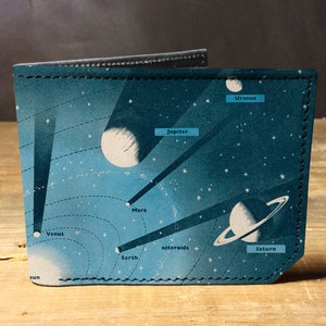 Cartera de planetas de cuero, regalo para hombres, billetera única, billetera de cuero, billetera interesante, billetera plegable, billetera colorida, billetera genial