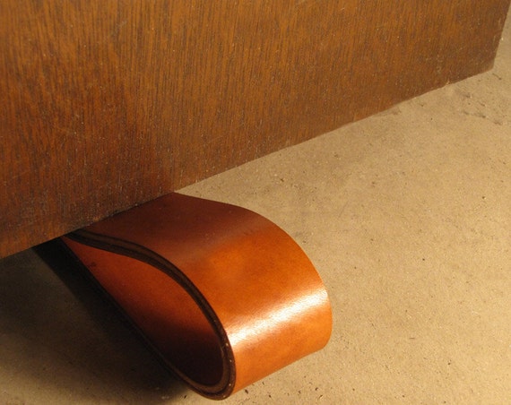 Simple Leather Doorstop: Minimalist Design