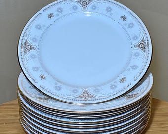 Vintage Antique Noritake Highclere #2062 Discontinued 10K Gold Trim Fine China 10 1/2” Dinner Plate Dinnerware. Rare, Hard to Find. HTF